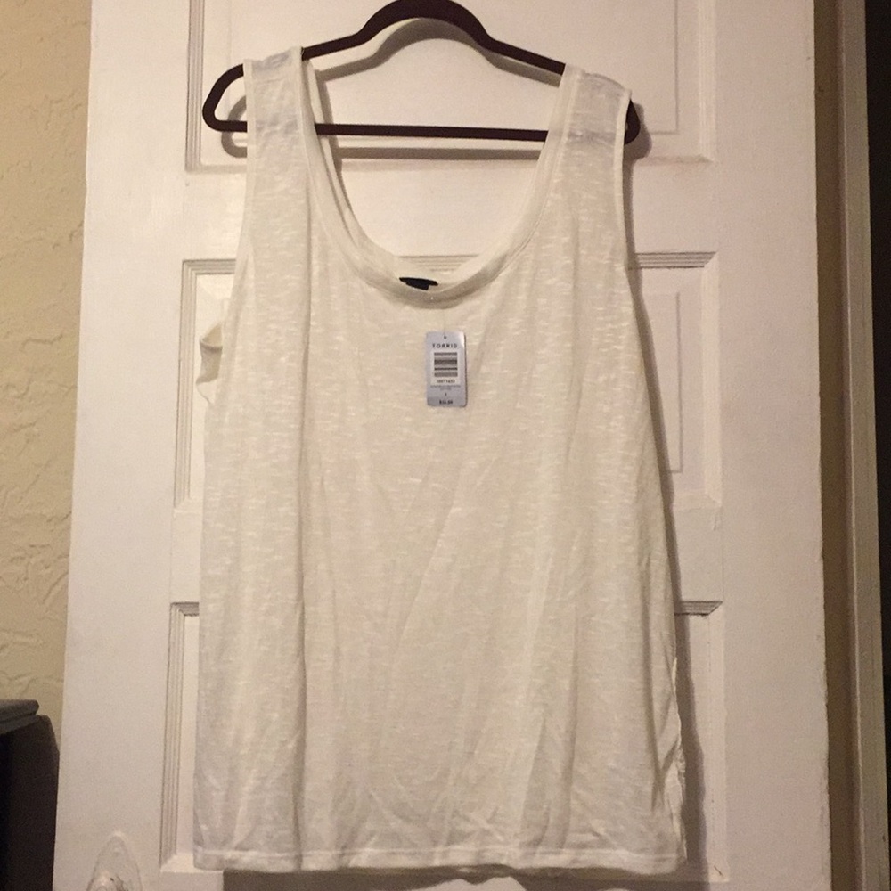 Off white torrid tank top crocheted sides 3X